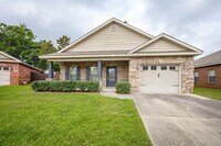 Building Photo - Charming Home Move-in Ready!