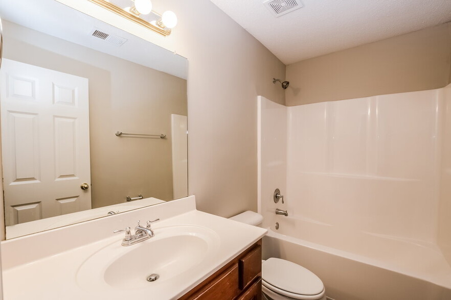 Building Photo - 6356 White Hawk Ln