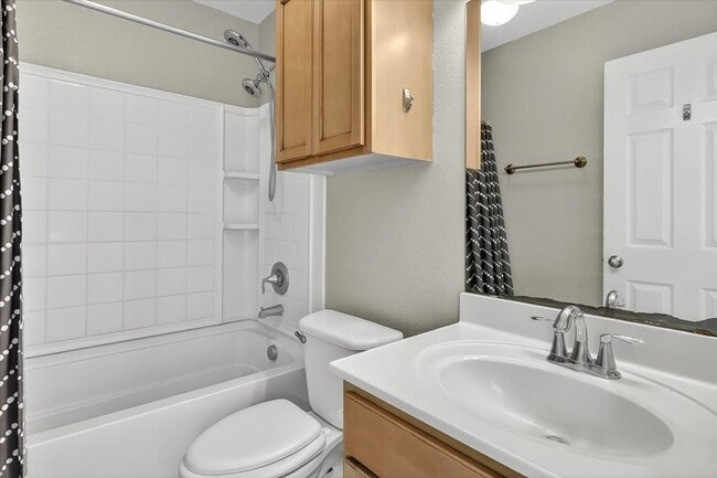 Building Photo - 2110 Encino Dr