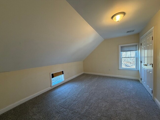 Building Photo - Move-In Ready Townhouse in North Billerica – Unbeatable Transit Access!