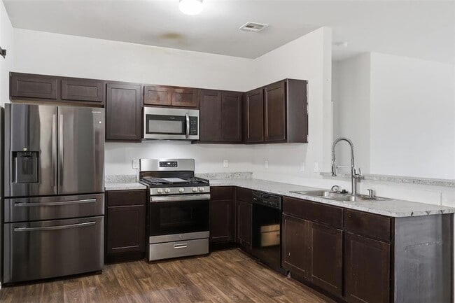 Building Photo - 1200 Granite Ln