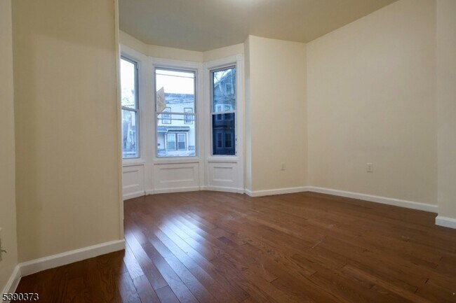 Building Photo - 89 Cutler St