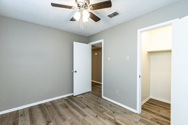 Building Photo - Great Space, Fresh feel!