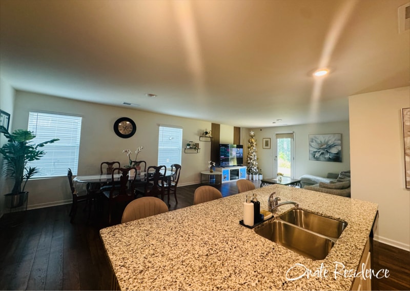 Building Photo - 21 Draft St