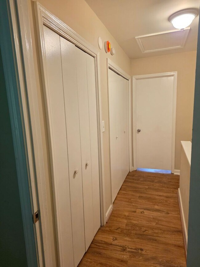 Building Photo - 1225 Oakplace Dr SW