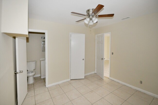 Building Photo - 4 Bed 2.5 Bath Single Family Home for Rent...
