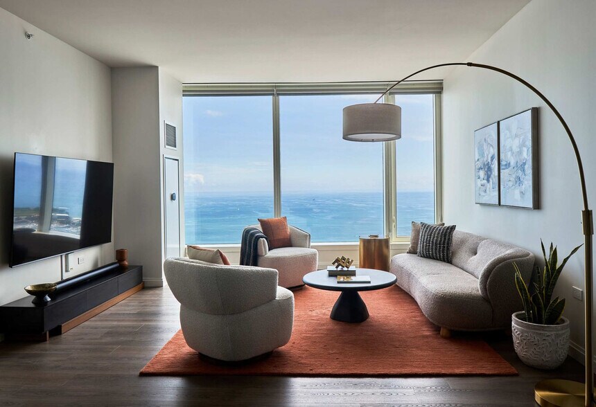 Primary Photo - 1000 S Michigan Ave