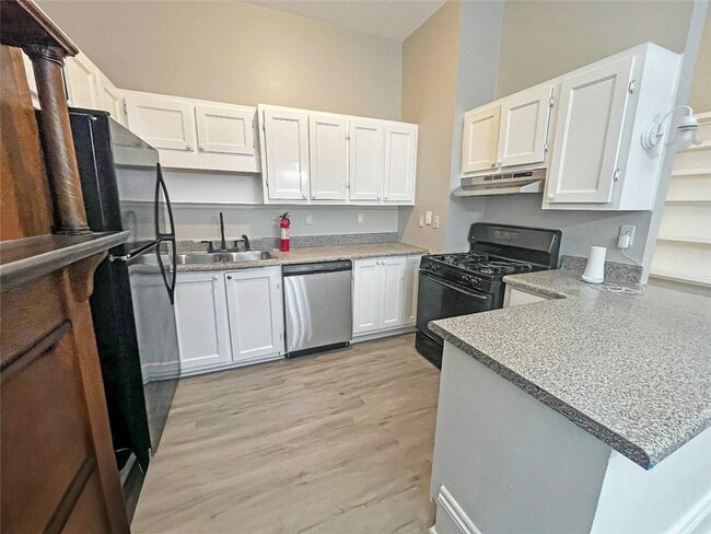 Building Photo - 433 Park Ave SE