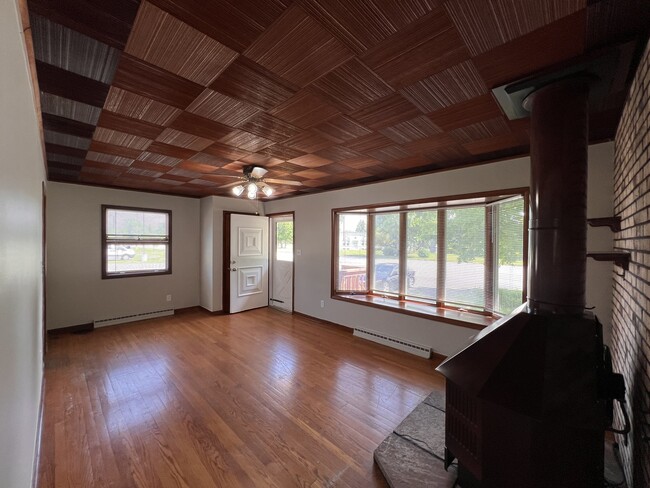 Building Photo - 1724 N Green Bay Rd