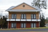 Building Photo - 207 Putnam Dr