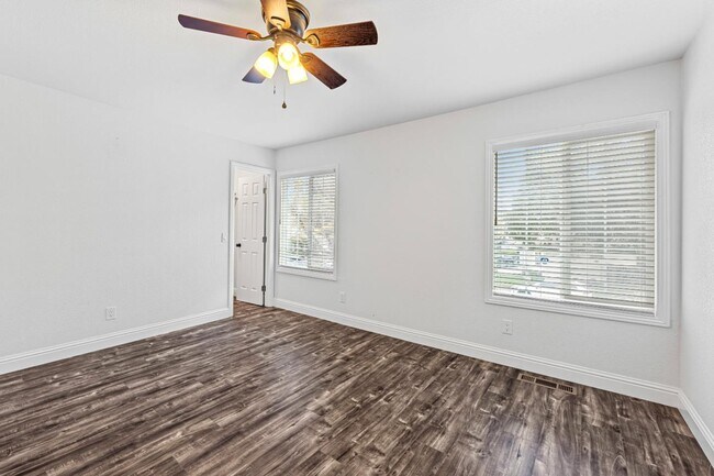 Building Photo - 7085 Valley Forge Dr