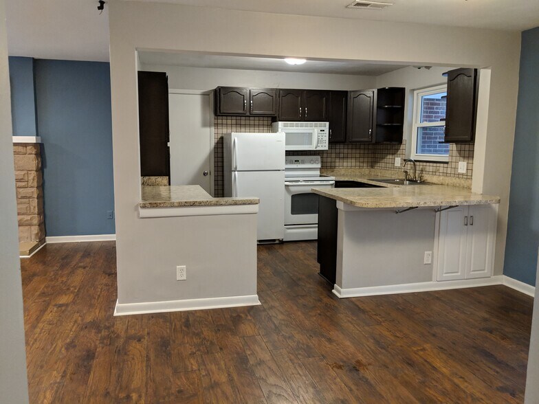 Building Photo - 931 Willowdale Ave