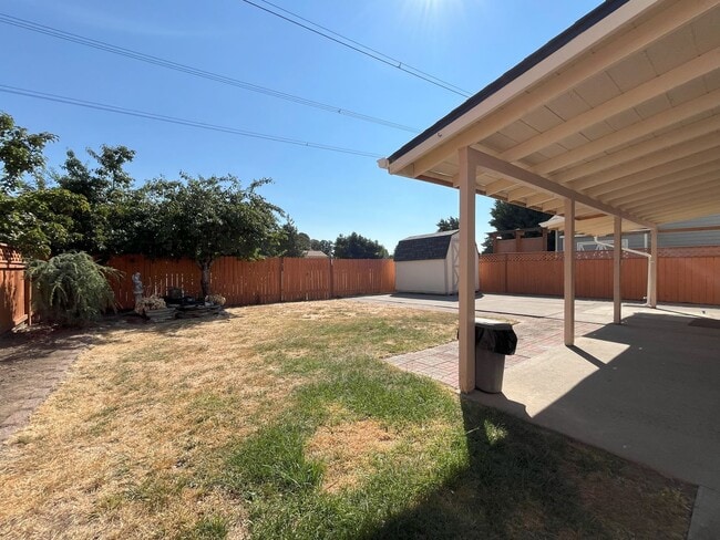 Building Photo - Spacious 4-Bedroom, 2.5-Bathroom Home with...