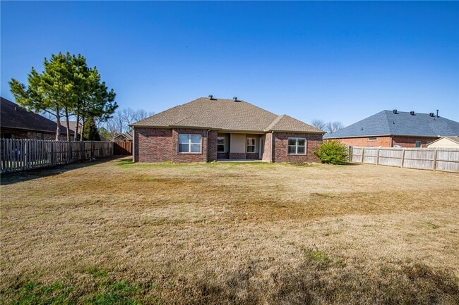 Building Photo - 2715 Vanike Dr