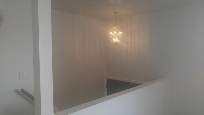Building Photo - 1545 Montezuma Cir