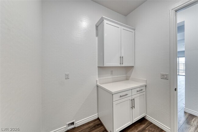 Building Photo - 968 Woodburn Ln