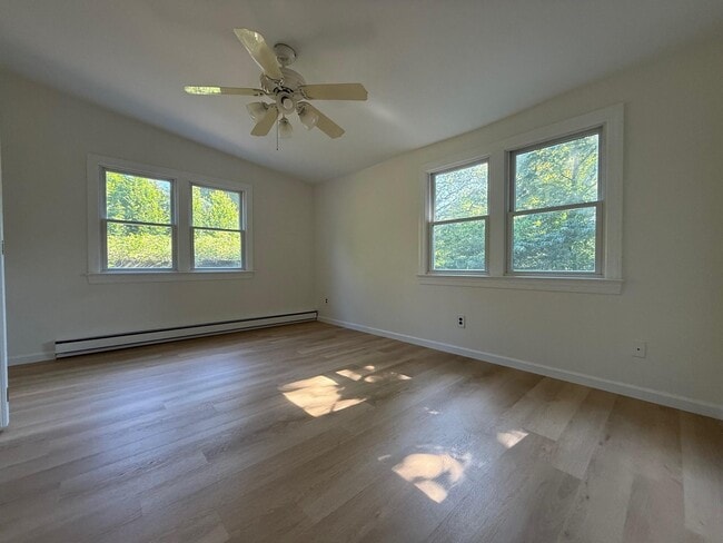 Building Photo - 106 Roe Ln