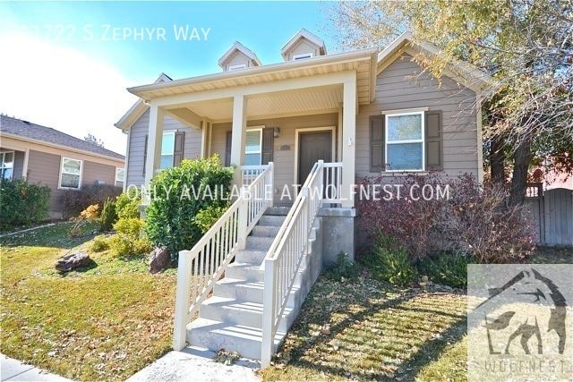 Primary Photo - No Security Deposit Option! Amazing 3 Bedr...