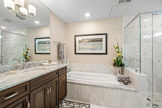 Building Photo - 342 Bay Colony Dr N