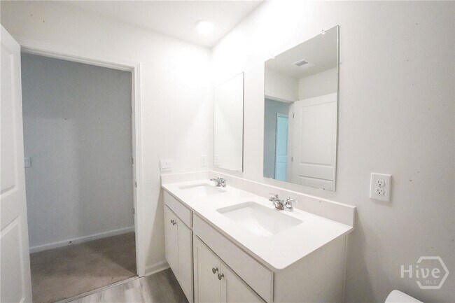 Building Photo - 102 Windrush Pnes