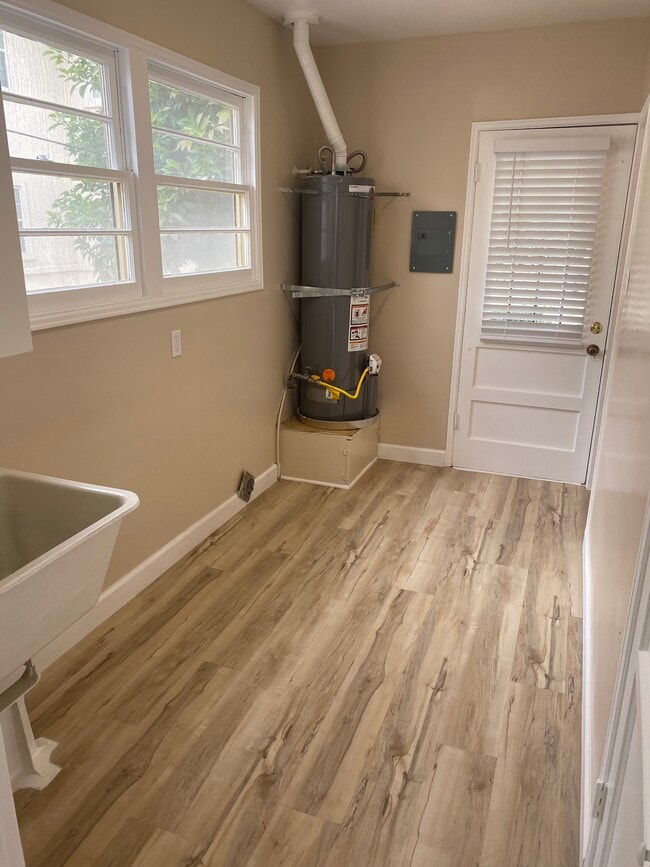 Laundry Room with sink - 1611 S Atlantic Blvd