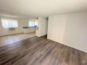 Building Photo - 2bd/1ba in North Hills with parking!