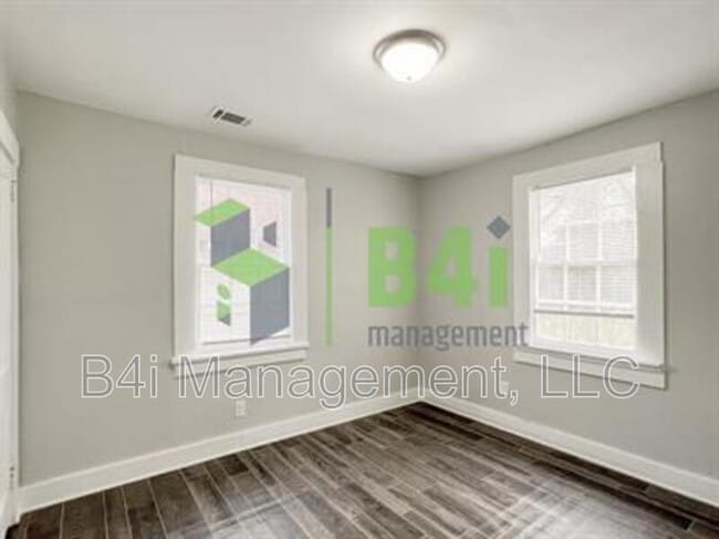 Building Photo - 2056 Mason St