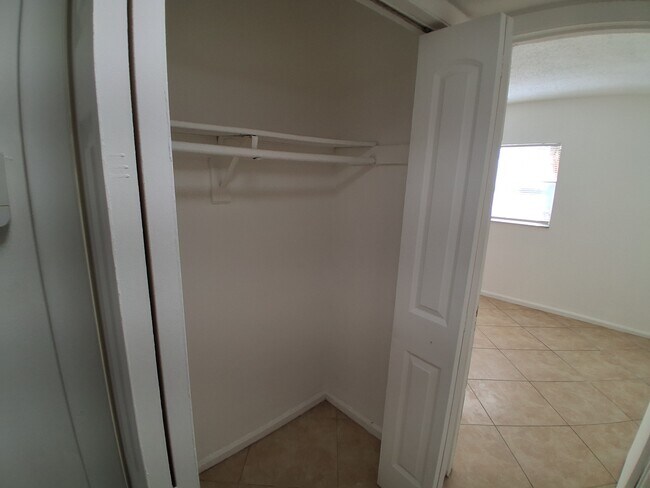 Building Photo - 1333 S Dixie Hwy