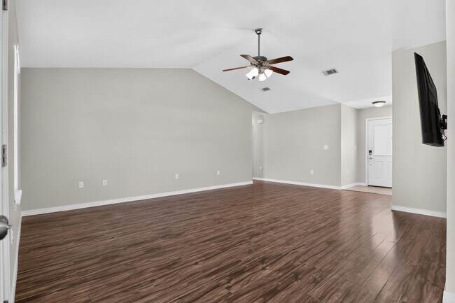 Building Photo - 3151 Forrest Ave