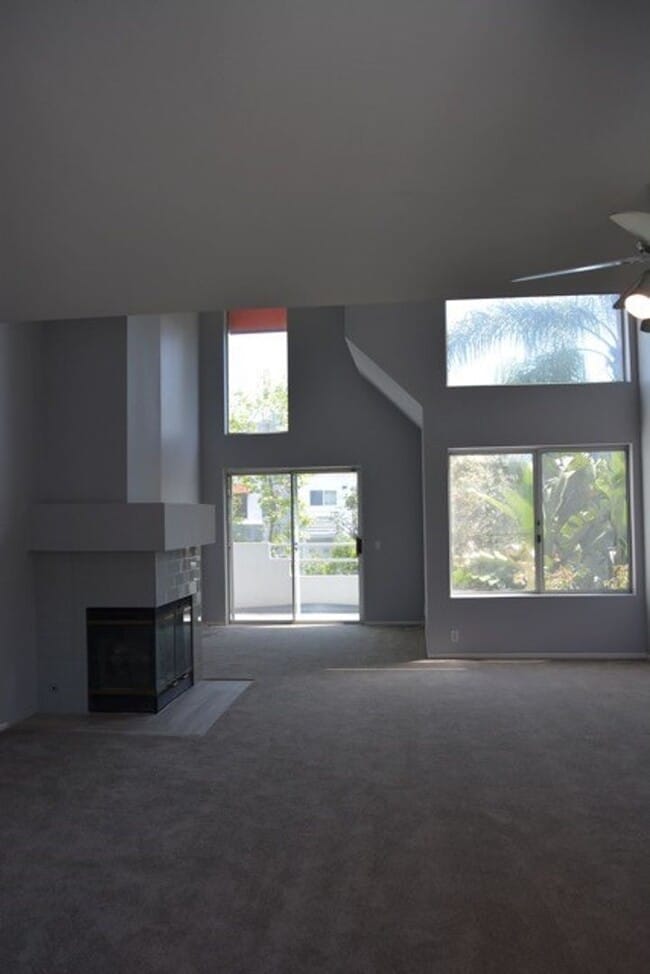 Building Photo - BEAUTIFUL "HILLCREST VILLAGE"  CONDOMINIUM HOME WITH GARAGE