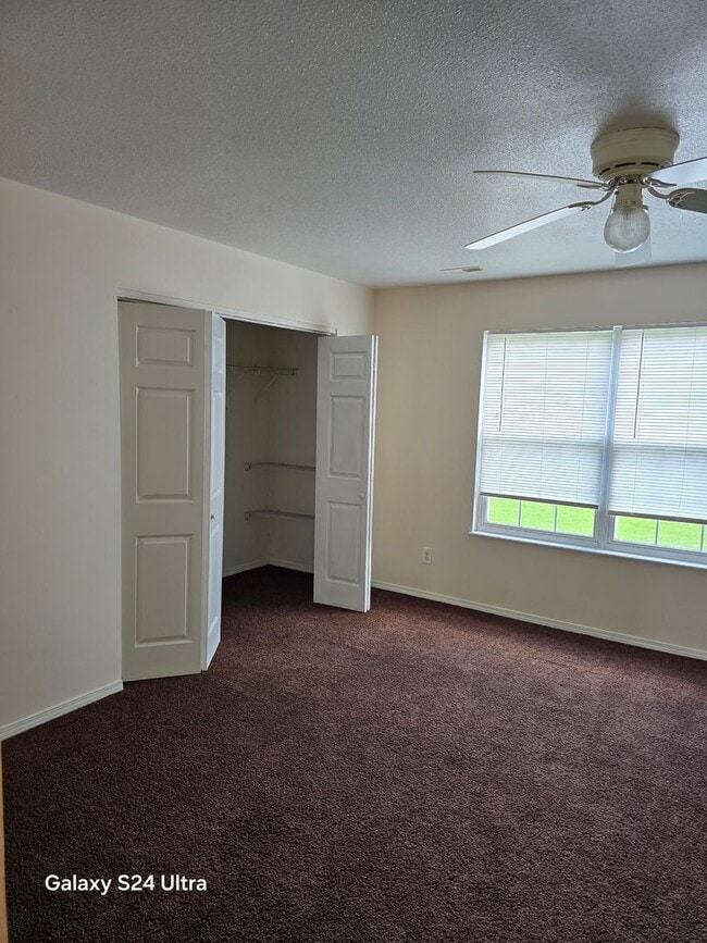 Building Photo - 2bd/1Ba Duplex.