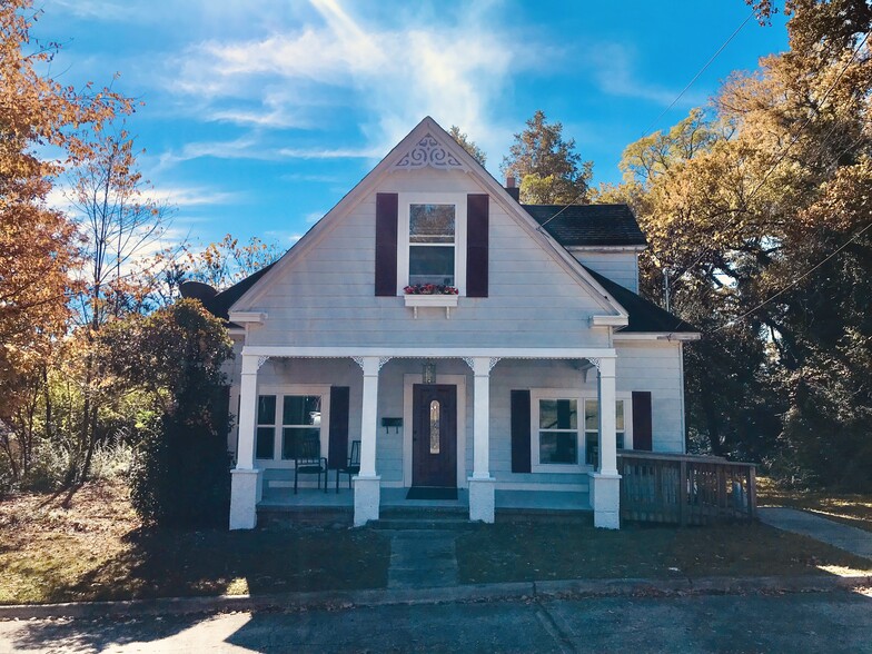 Building Photo - 903 Ward St