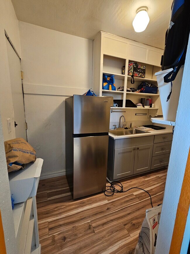 Building Photo - 608 4th St