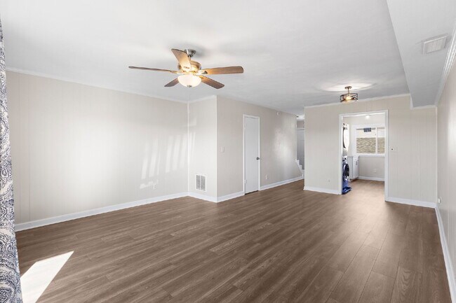 Building Photo - Beachside Living with Beautiful Bay Views