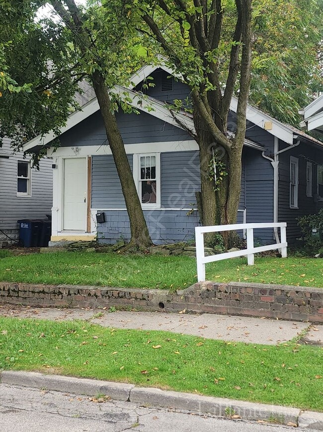 Building Photo - Charming 2-Bedroom Home Near Five Points