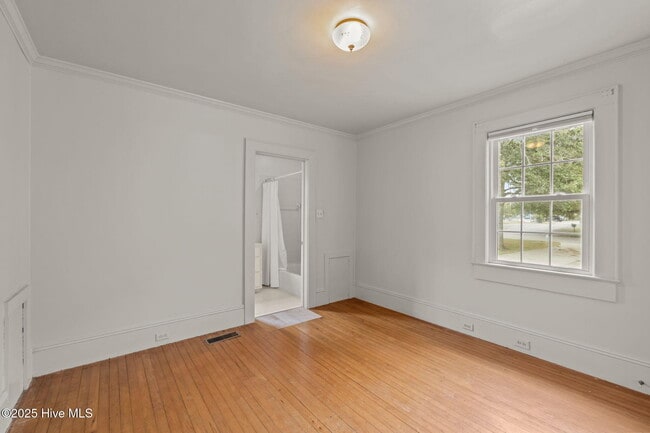 Building Photo - 116 Noyes Ave