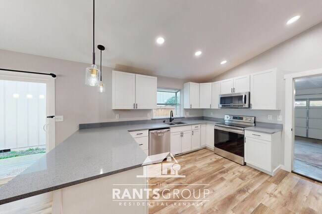 Building Photo - Move in Ready! Renovated 2-bed, 2-bath Rambler in Lacey!