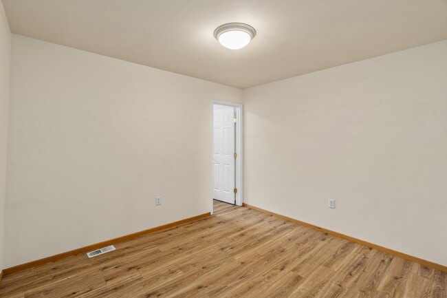 Building Photo - 502 E Ferndale Ave