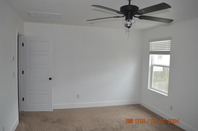 Building Photo - 1663 Thistle Ln