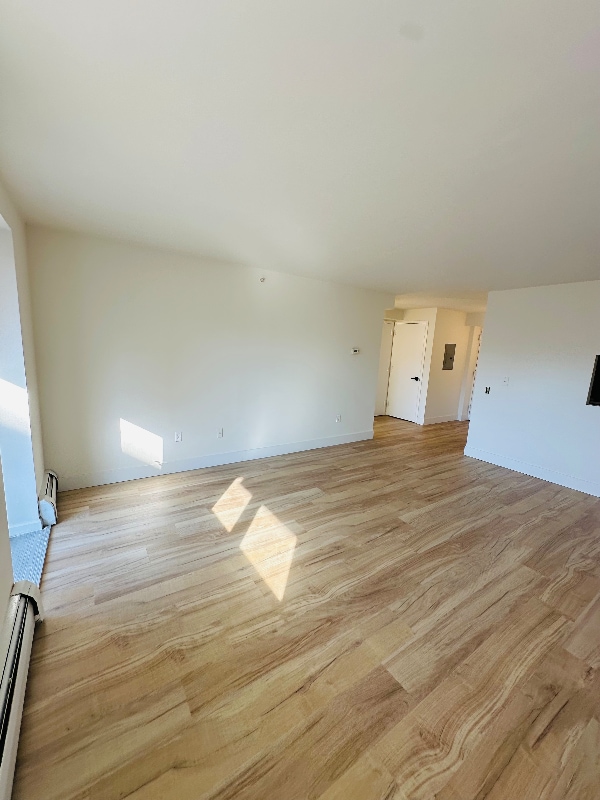 Building Photo - 2-21 Beach 80th St