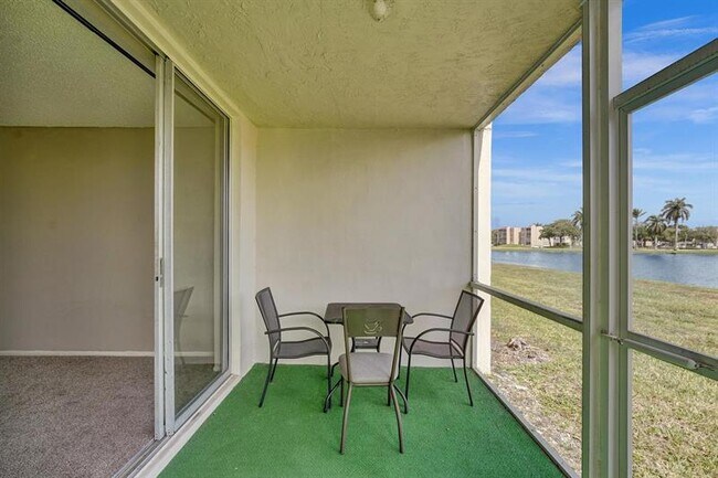 Building Photo - 9440 Poinciana Pl