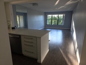 Building Photo - 2312 S Cypress Bend Dr