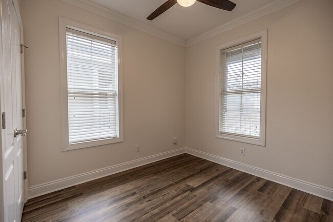 Building Photo - New special for move in!