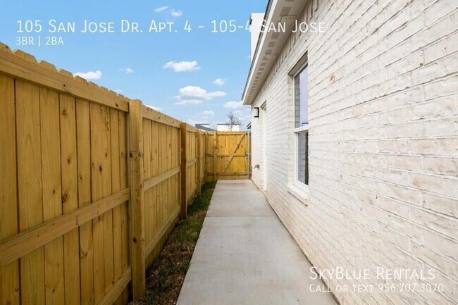 Building Photo - 105 San Jose Dr