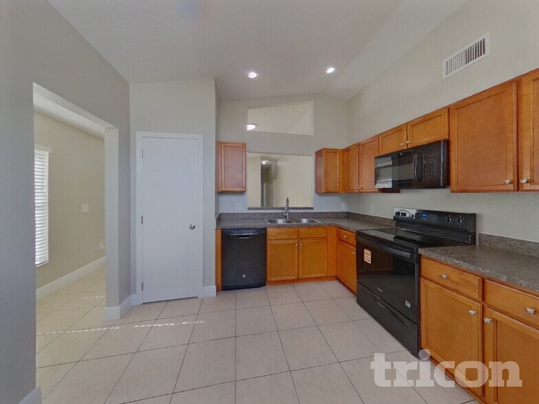 Building Photo - 9808 Red Clover Ave