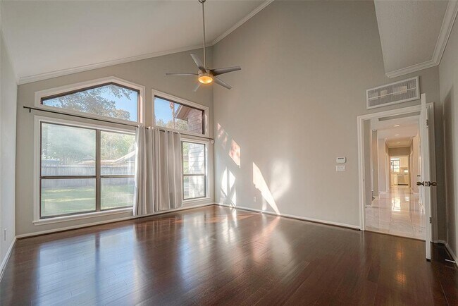 Building Photo - 15714 Sylvan Lake Dr