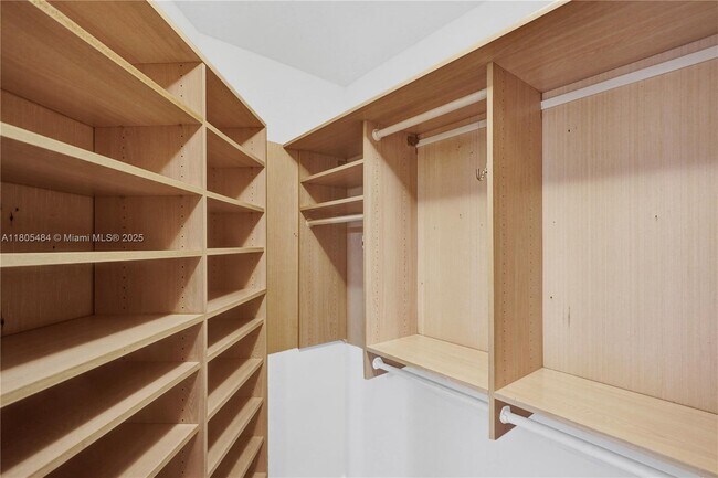 Building Photo - 20281 E Country Club Dr