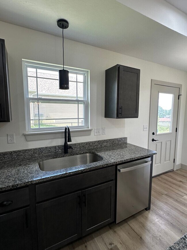 Building Photo - 3 Bedroom 2 Bath Built in 2025