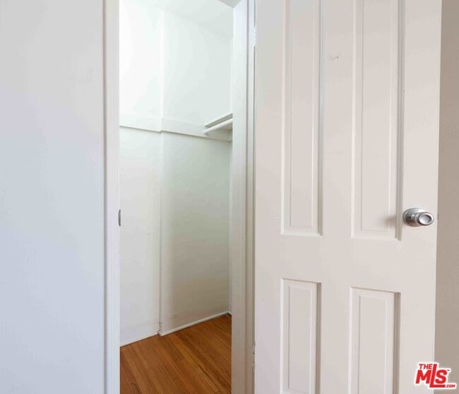 Building Photo - 413 1/2 N Gardner St