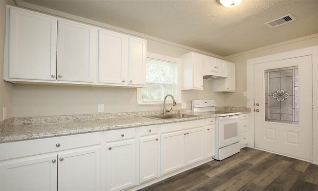 Building Photo - 4826 Larkspur St